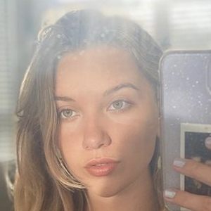 Linsey Urrea, 27 (Vine Star)