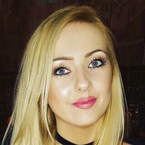 Little_Instinct, 33 (Estrella de TikTok)