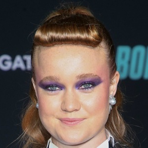 Liv Hewson, 29 (剧作家)