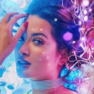 Lívia Brasil, 31 (YouTube Star)