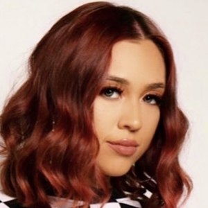 Liz Bezler, 29 (Popsänger)