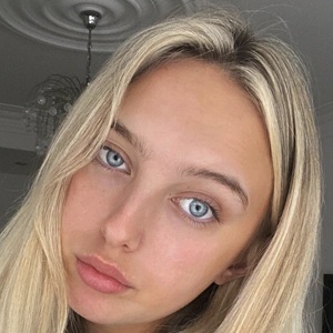 Lizzie Mason, 22 (YouTube Star)