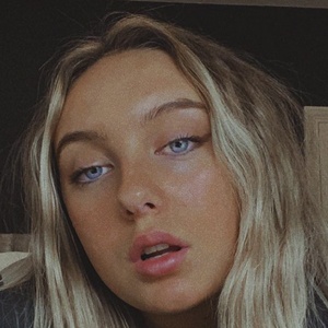 Lizzie Mason, 22 (YouTube Star)