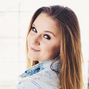 Lizzie Sider, 27 (Country Singer)