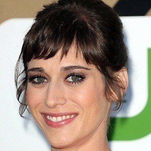Lizzy Caplan image 3