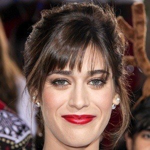 Lizzy Caplan image 7