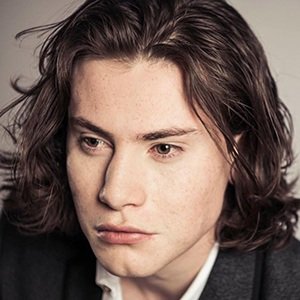 LJ Benet, 27 (电视演员)