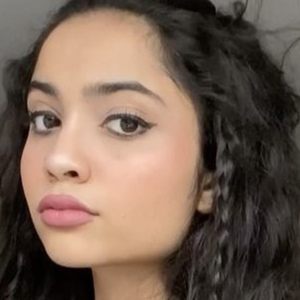 Lmaoavni, 19 (Instagram Star)