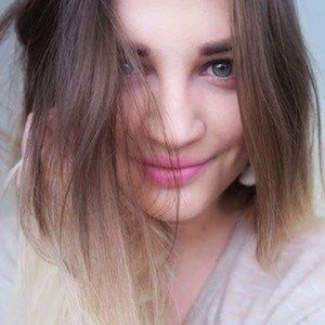 Lois Lois, 33 (YouTube Star)