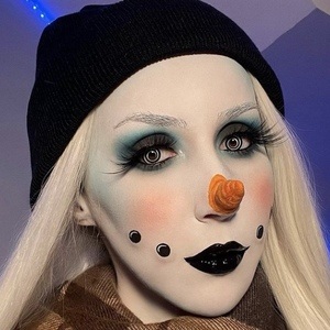 Lois Maya, 27 (TikTok明星)