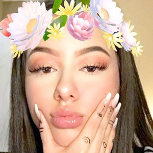 lolannaxo, 23 (Instagram Star)