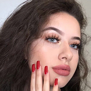 lolannaxo, 25 (Instagram Star)