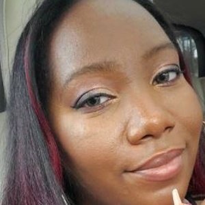 LongHairPrettyNails image 3