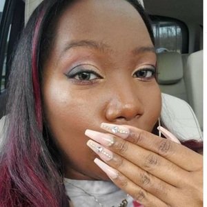 LongHairPrettyNails image 5