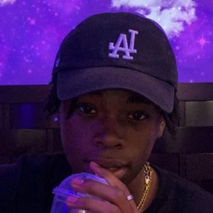 Lonnie Young, 23 (TikTok明星)