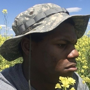 Lonnieiiv, 30 (TikTok Star)