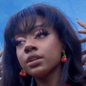 LoriLovesHearts, 21 (TikTok明星)