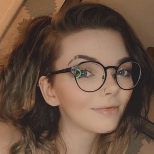 Louise Julie, 29 (Twitch Star)