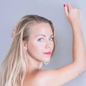 LoveYoli, 33 (YouTube Star)