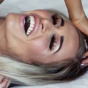 Loz Antonenko, 40 (Instagram Star)