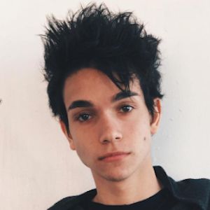 Lucas Dobre, 26 (Estrella de YouTube)