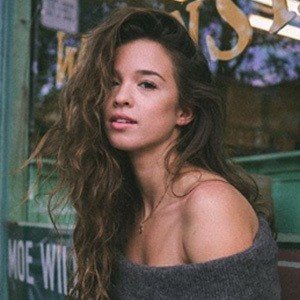 Lucie Rhéaume, 24 (Instagram Star)
