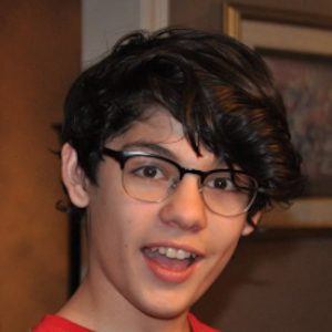 Lucius Hoyos, 22 (电视演员)