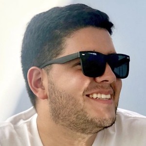 Luis Abate, 28 (Blogger)