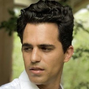 Luja Duhart, 39 (流行歌手)