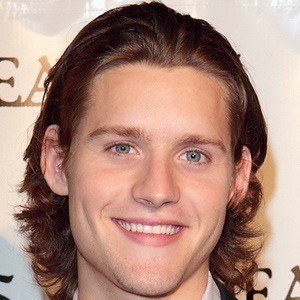 Luke Kleintank, 33 (电视演员)
