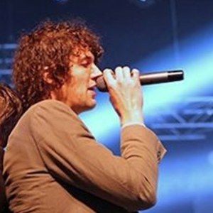 Luke Smallbone, 37 (Ca sĩ nhạc Pop)