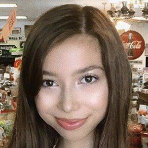 Lulu Lambros, 22 (TV-Schauspielerin)