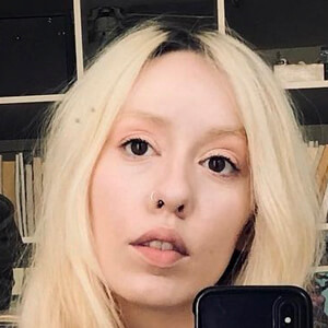 Luna Aura, 33 (Pop Singer)