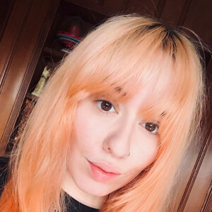 Luna Aura, 33 (流行歌手)