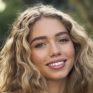 Luna Del Mar Pernia, 20 (Bailarín)