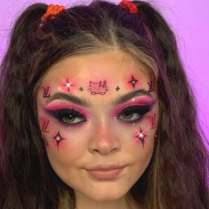 Lushlumi, 22 (Instagram Star)