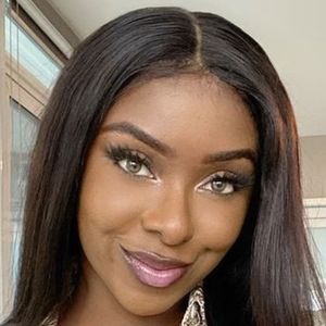 Lyn Allure image 3
