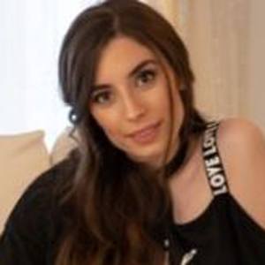 Lyna Vallejos, 31 (YouTube明星)