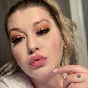 Lyndsay Patricia, 33 (Model)