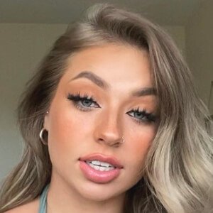 Lyssaabbby, 24 (Estrella de TikTok)
