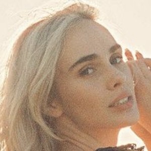 Lyzy Adler, 27 (Instagram明星)