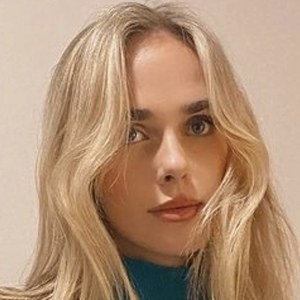 Lyzy Adler, 27 (Instagram Star)