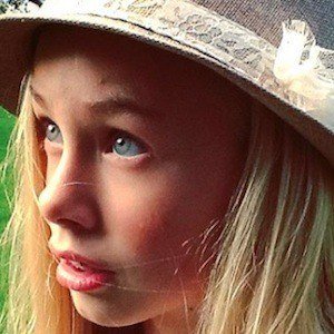 Maci Wood, 21 (Pop Singer)