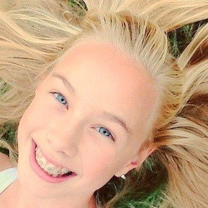 Maci Wood, 21 (Popsänger)