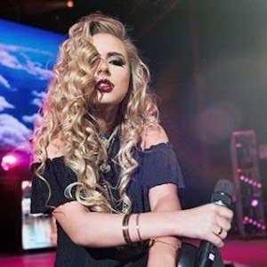 Mackenzie Nicole, 26 (Поп-певец)