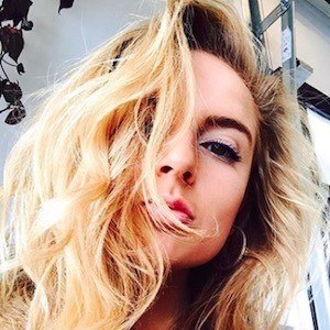 Mackenzie Nicole, 26 (Chanteuse pop)