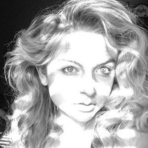 Mackenzie Nicole, 26 (Pop Singer)