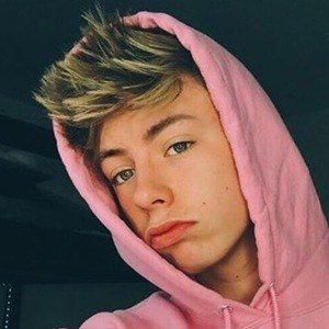 Mackenzie Sol, 25 (Popsänger)