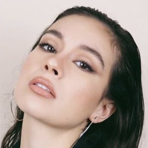 Madalyn Horcher image 3