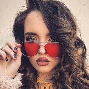Maddie Walker, 26 (流行歌手)